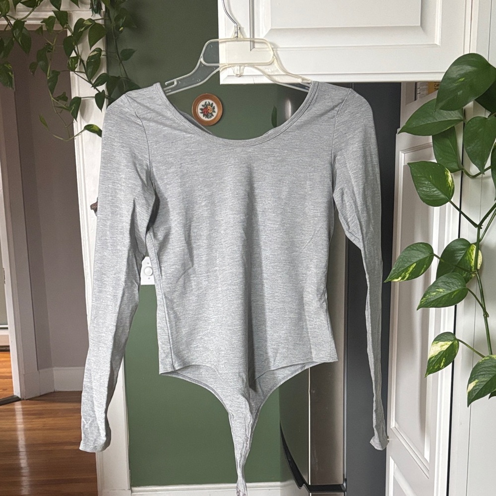 Avec Les Filles Gray Long-Sleeve Scoop Neck Bodysuit